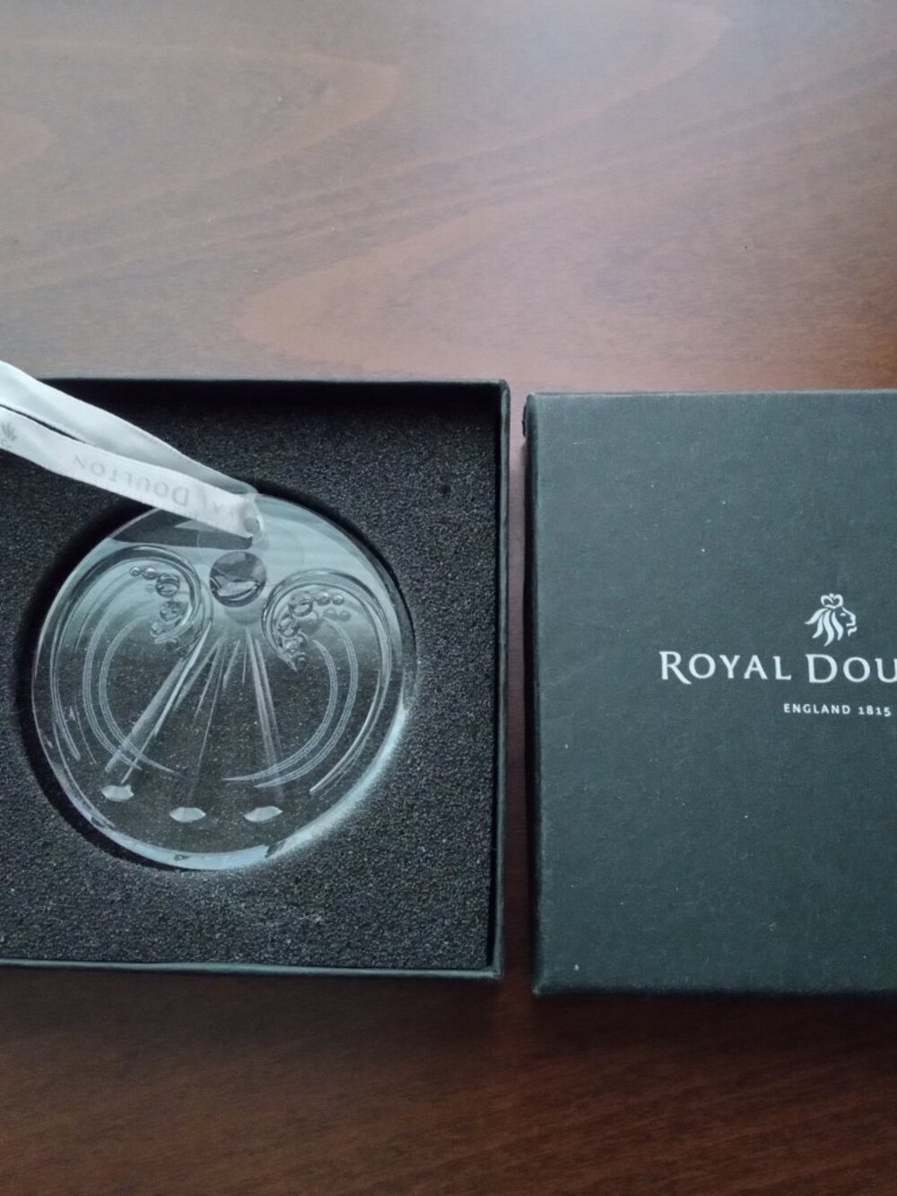 ROYAL DOULTON crystal angel ornament ~ RETIRED from ~ 2010 ~ like new